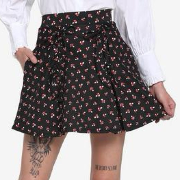 Hot Topic Dresses & Skirts - Hot Topic Mushroom Design Skirt